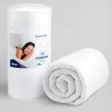 Yumuşak dokusu, hafifliği ve nefes alabilir yapısıyla Niron Tek Kişilik Yorgan, dört mevsim rahat bir uyku deneyimi sunar. %100 mikrofiber üst yüzeyi ve silikon elyaf dolgusu sayesinde hem yumuşak hem hijyeniktir.